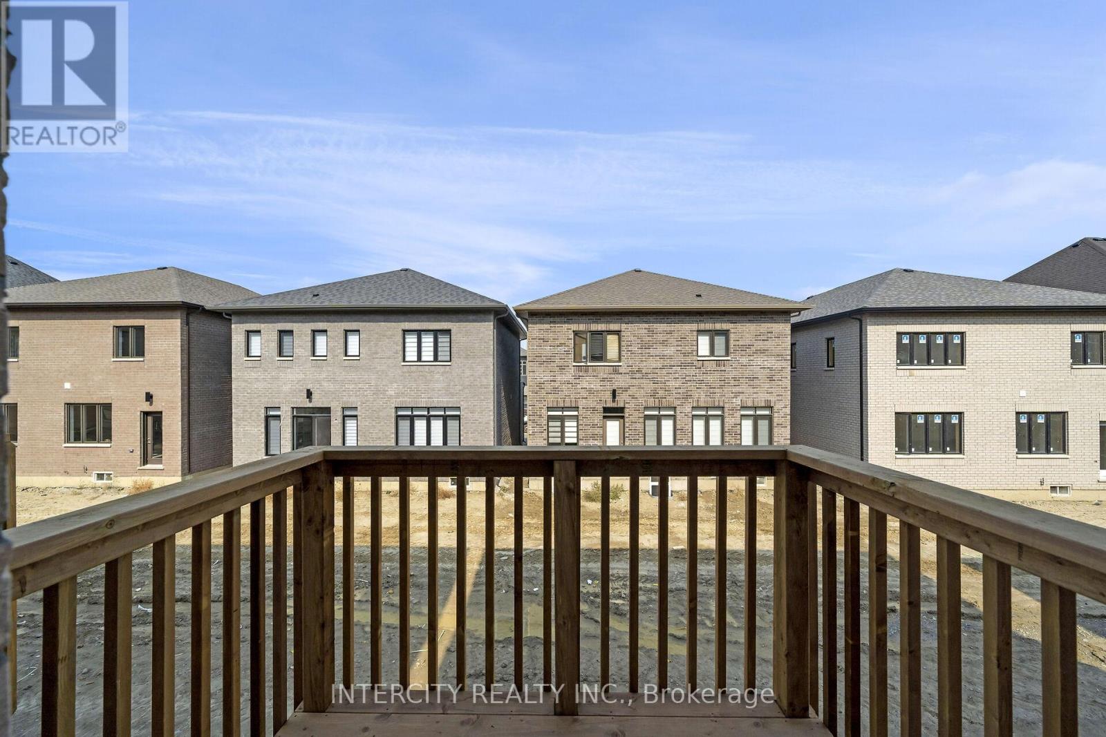 Photo 15 of 35 Keyworth Crescent, Brampton ON