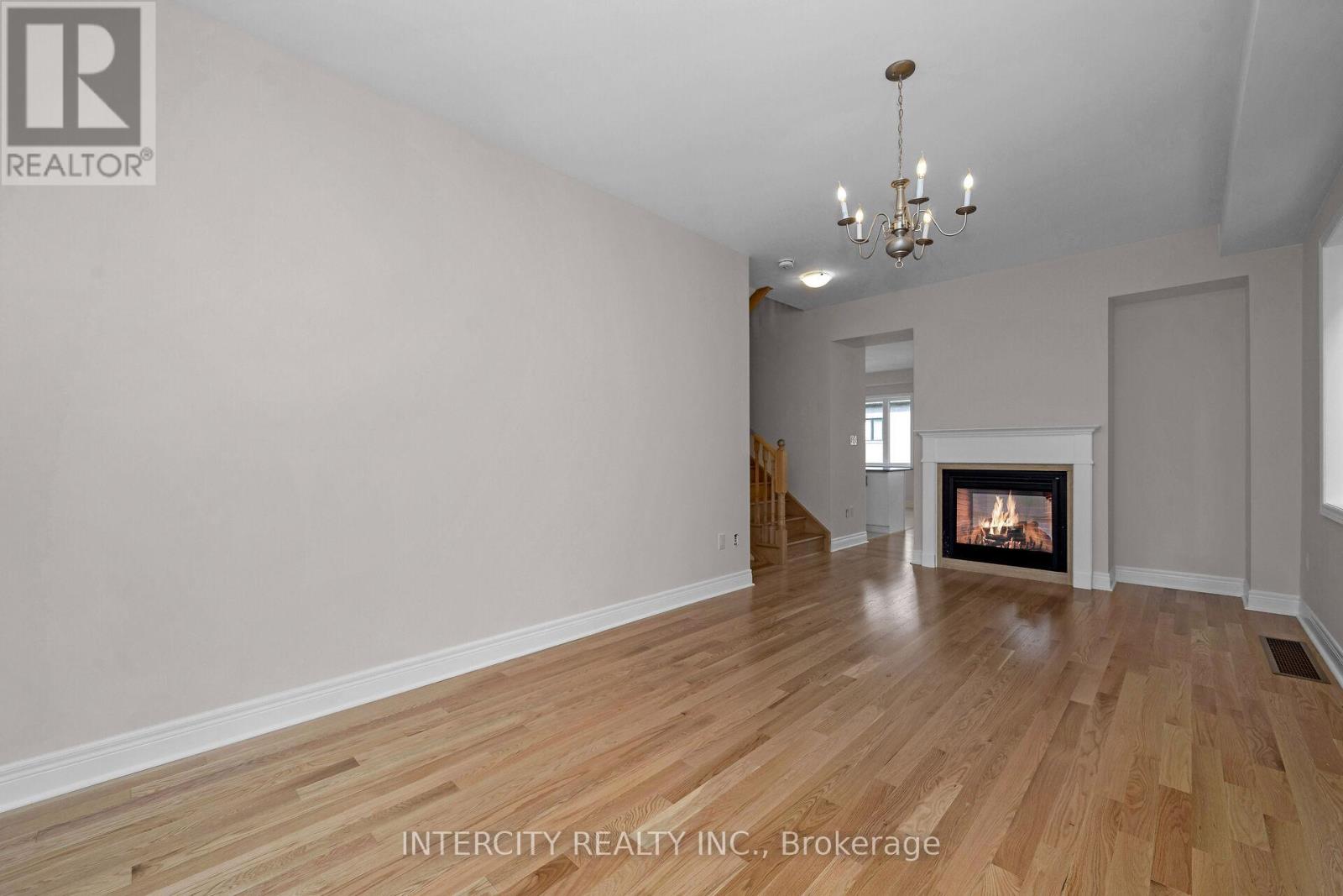 Photo 10 of 35 Keyworth Crescent, Brampton ON