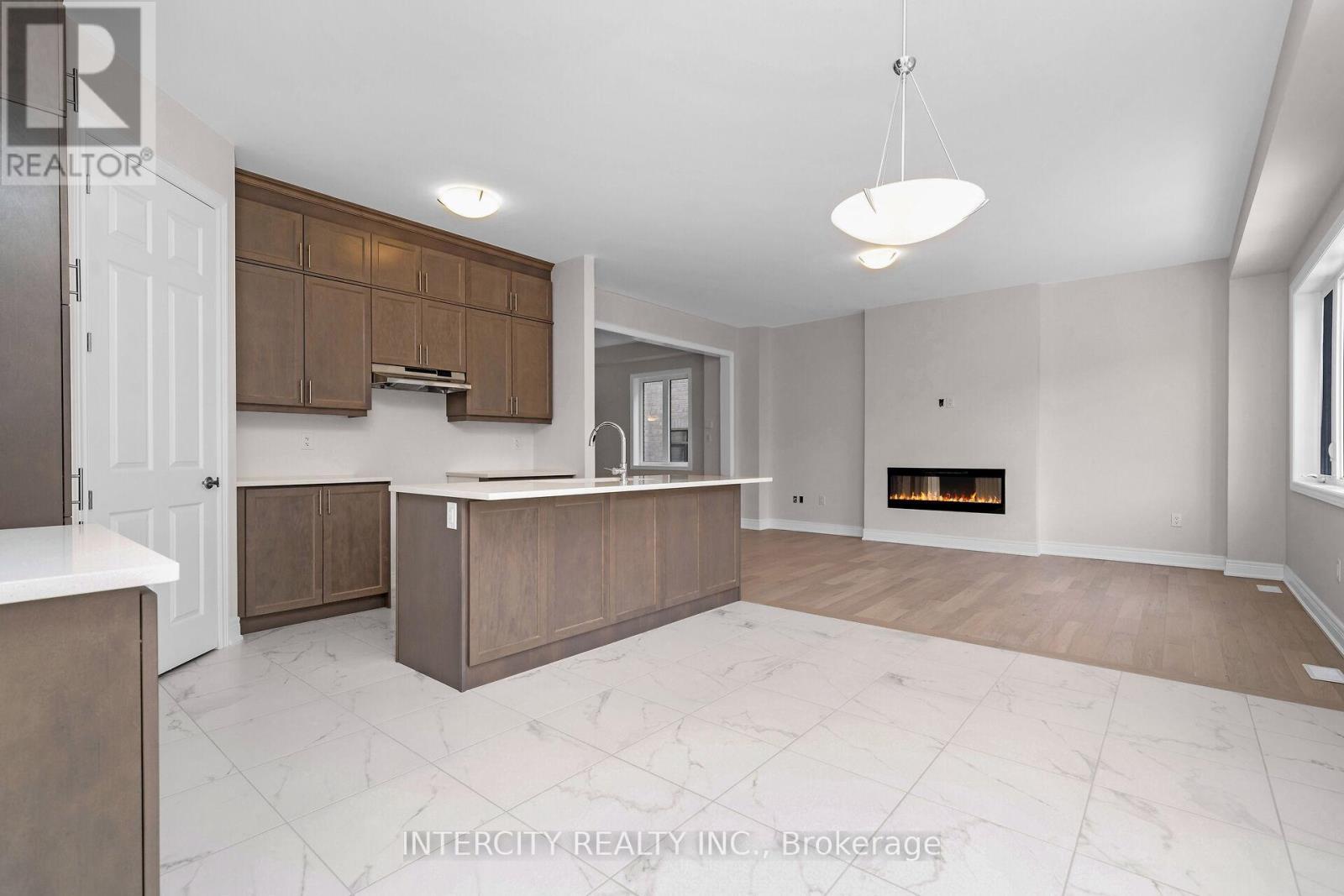 Photo 11 of 39 Keyworth Crescent, Brampton ON