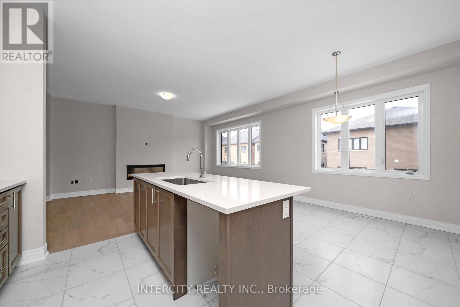Photo 15 of 39 Keyworth Crescent, Brampton ON