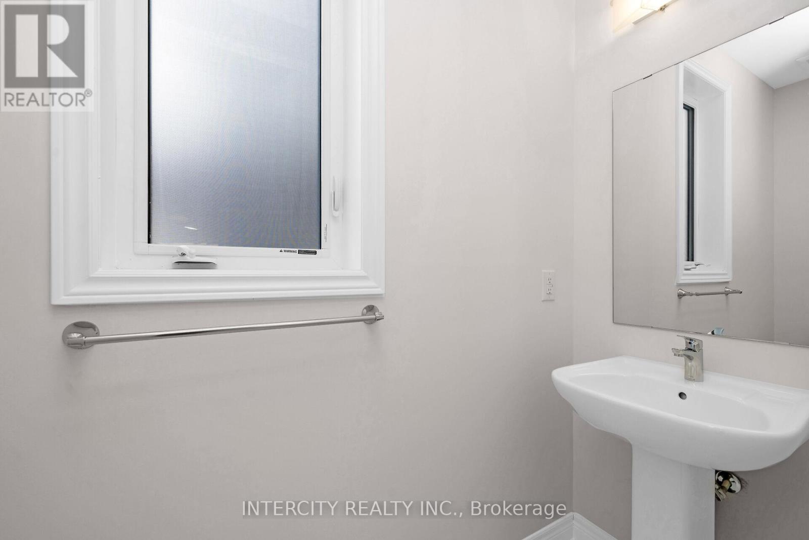 Photo 16 of 39 Keyworth Crescent, Brampton ON