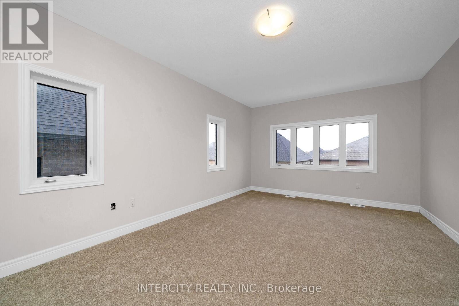 Photo 17 of 39 Keyworth Crescent, Brampton ON