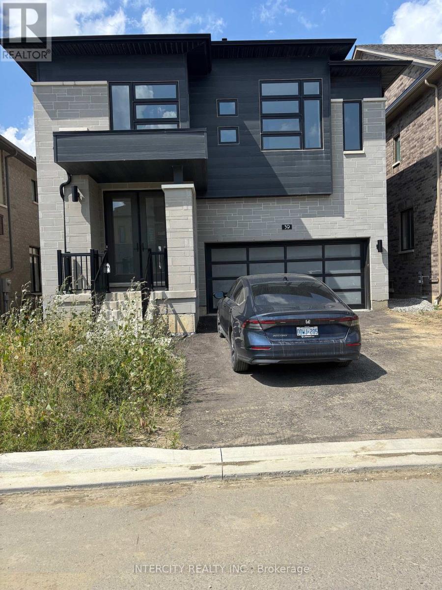 Photo 2 of 39 Keyworth Crescent, Brampton ON