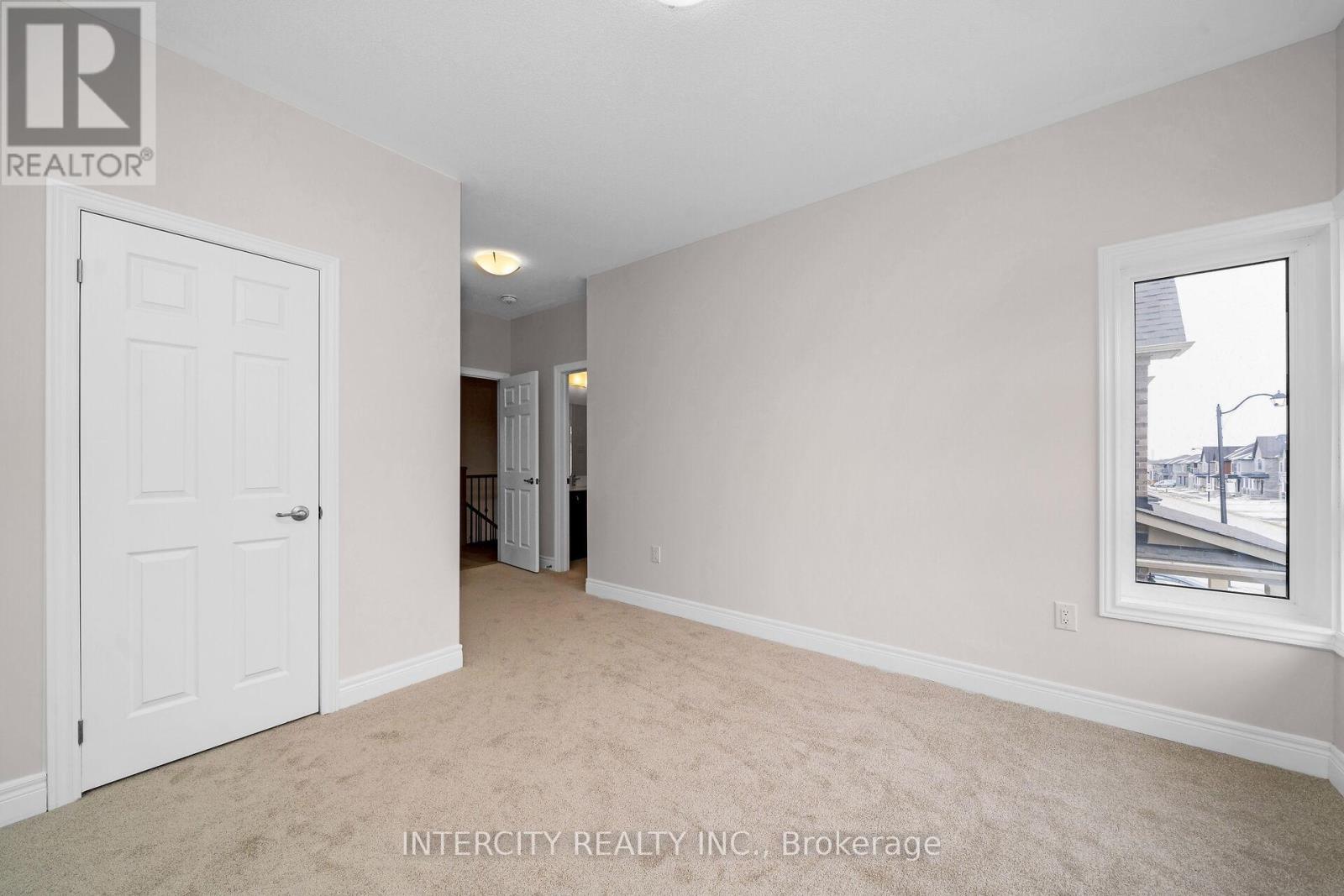Photo 24 of 39 Keyworth Crescent, Brampton ON