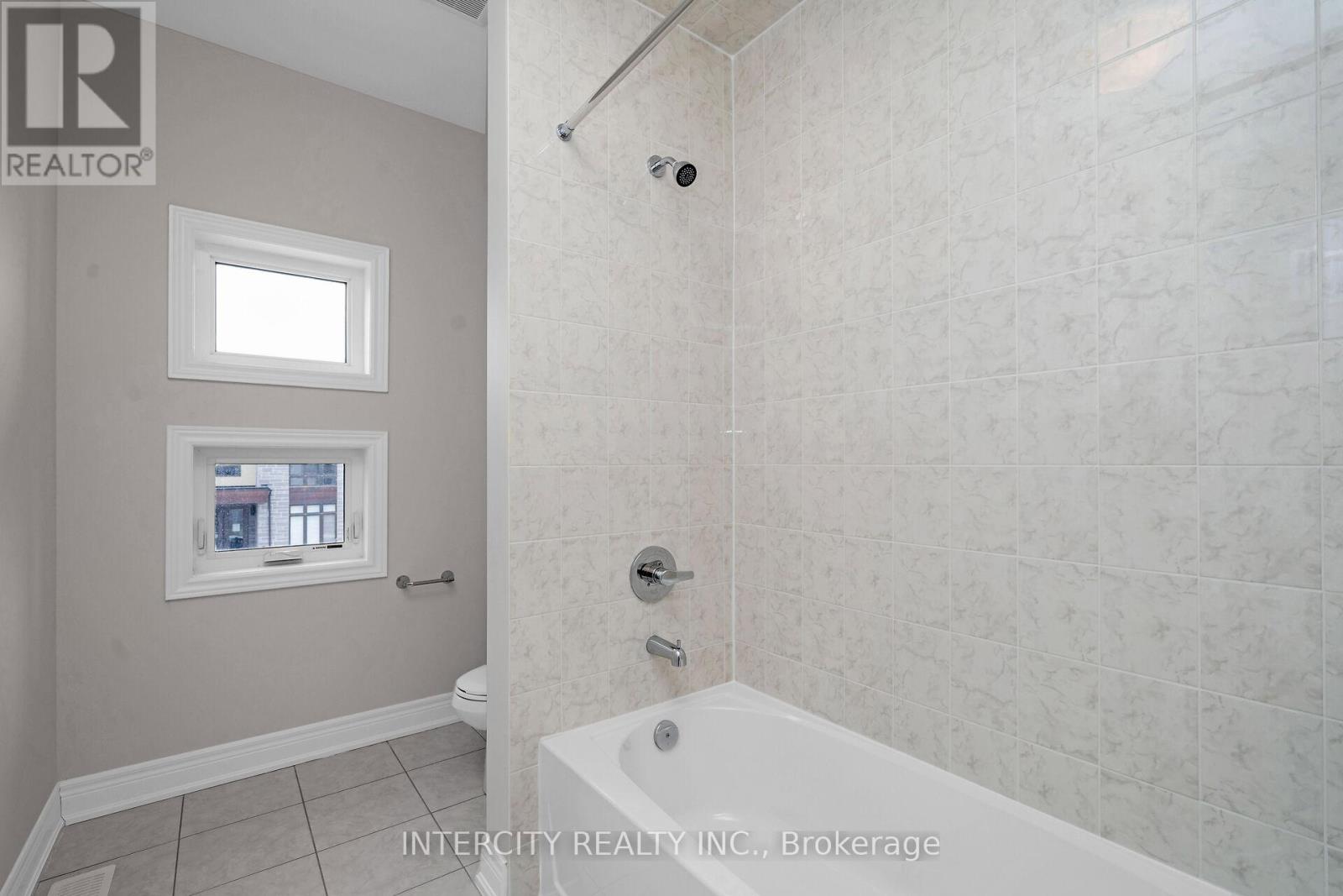 Photo 28 of 39 Keyworth Crescent, Brampton ON