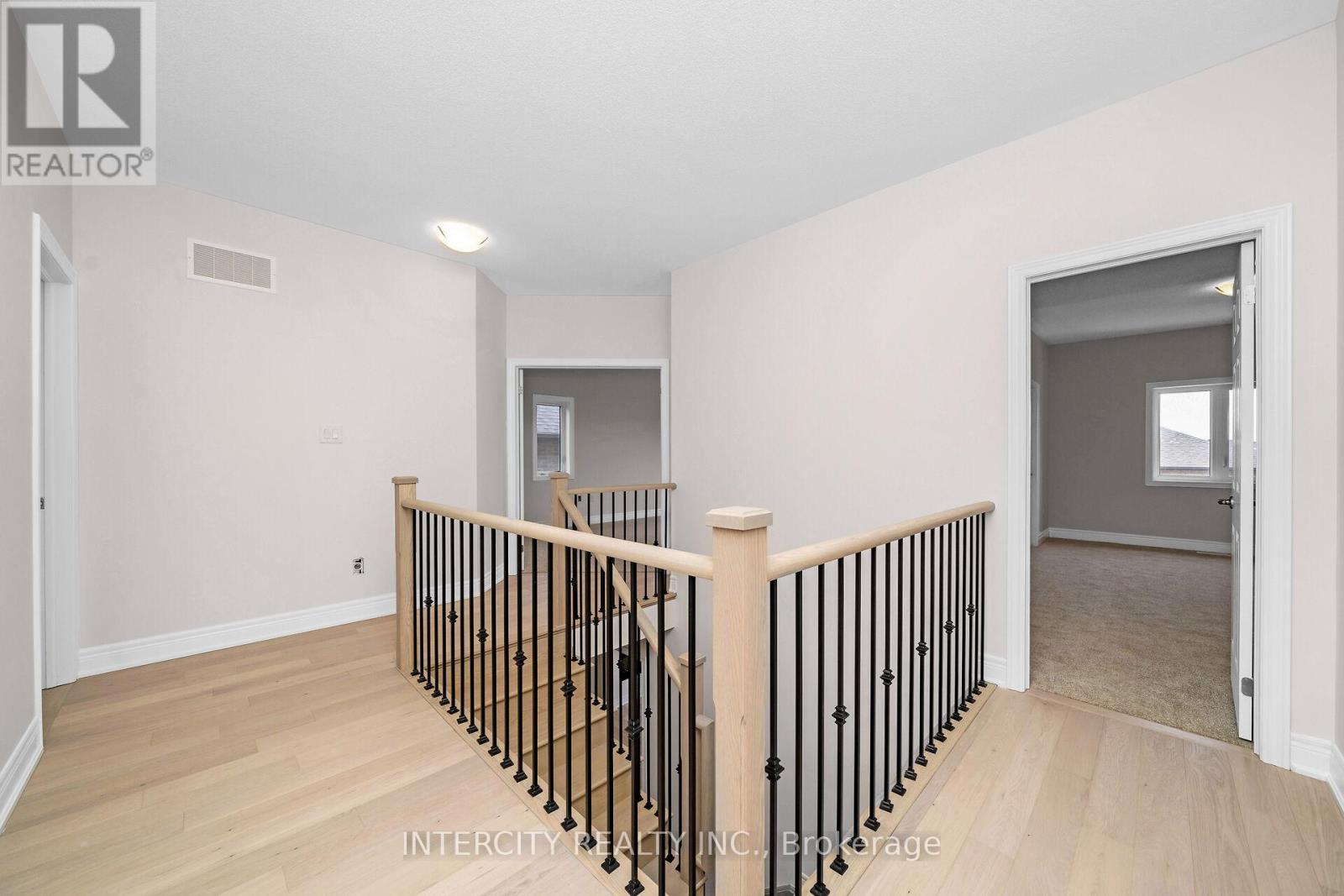 Photo 29 of 39 Keyworth Crescent, Brampton ON