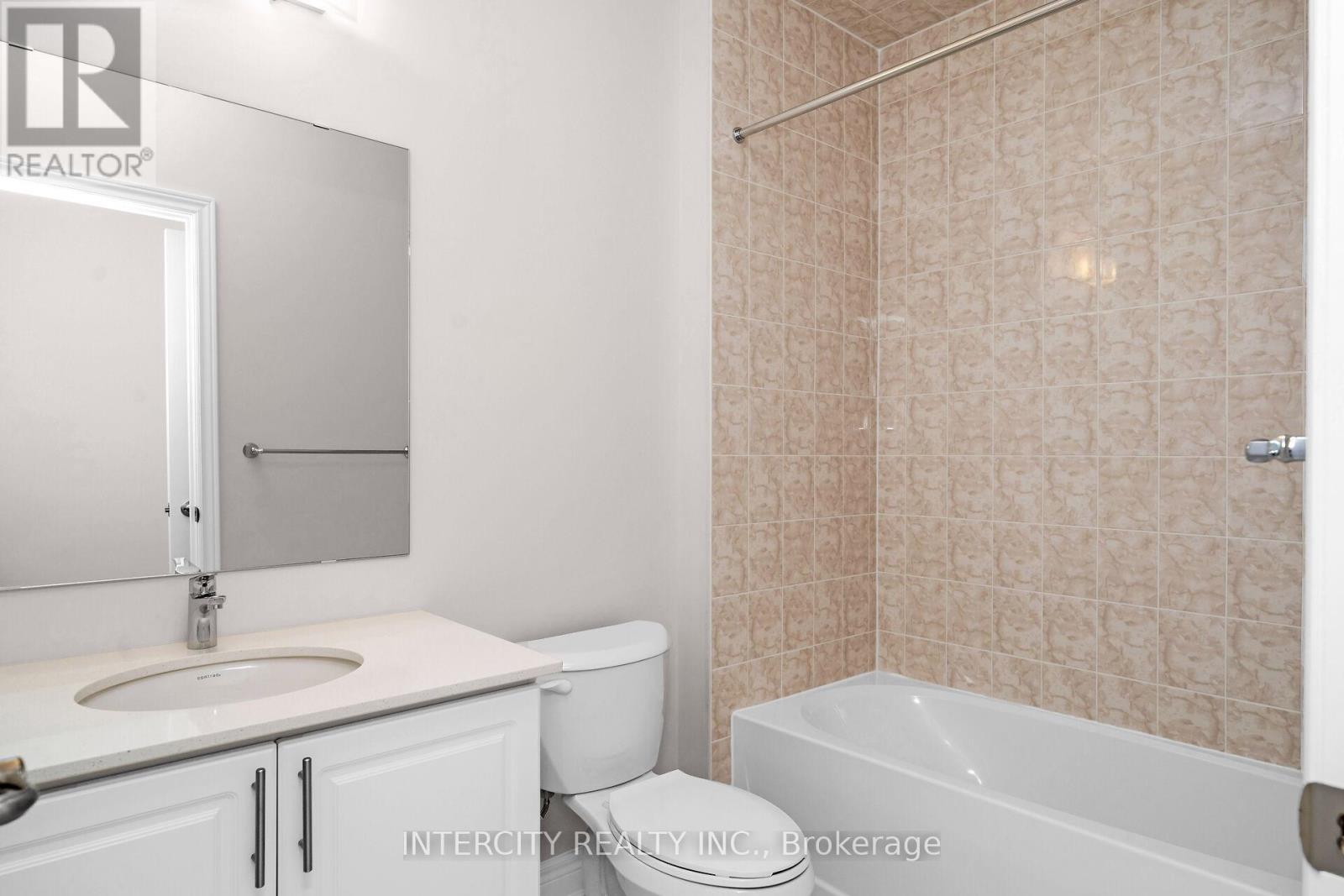 Photo 32 of 39 Keyworth Crescent, Brampton ON