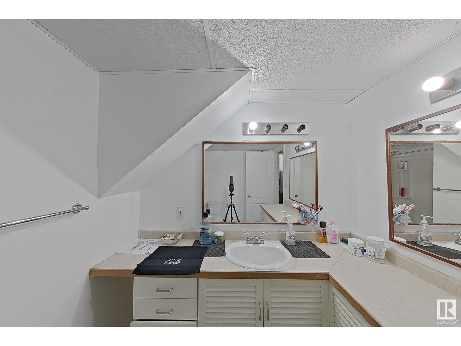 Photo 14 of 1036 38 St Nw, Edmonton AB