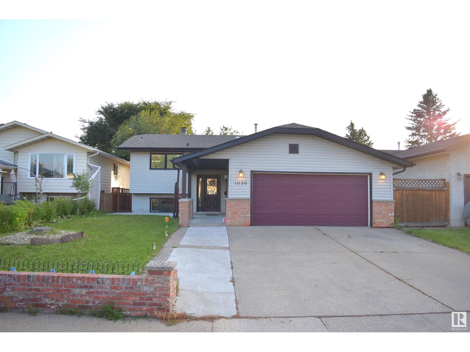 Photo 2 of 1036 38 St Nw, Edmonton AB