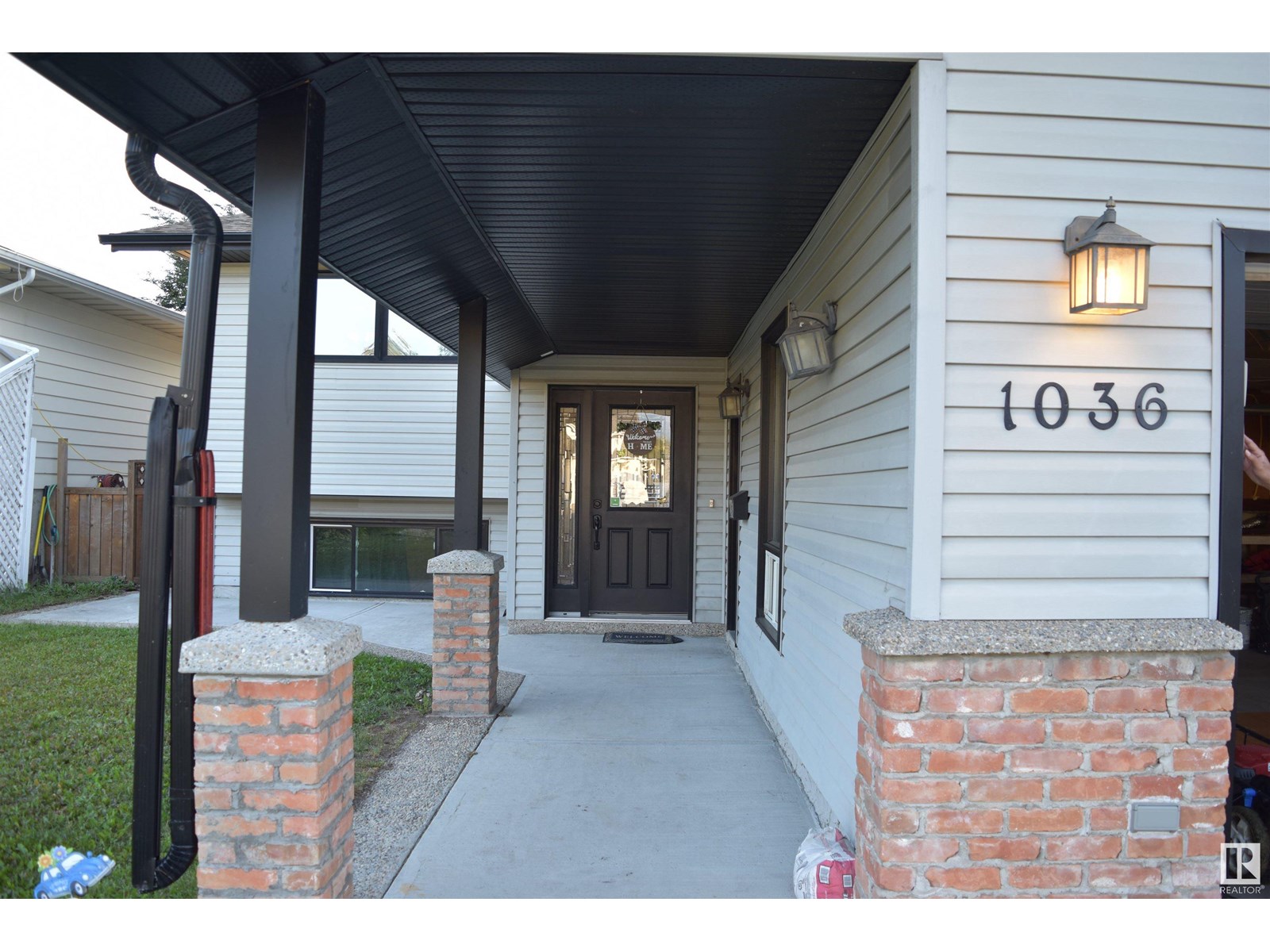 Photo 3 of 1036 38 St Nw, Edmonton AB