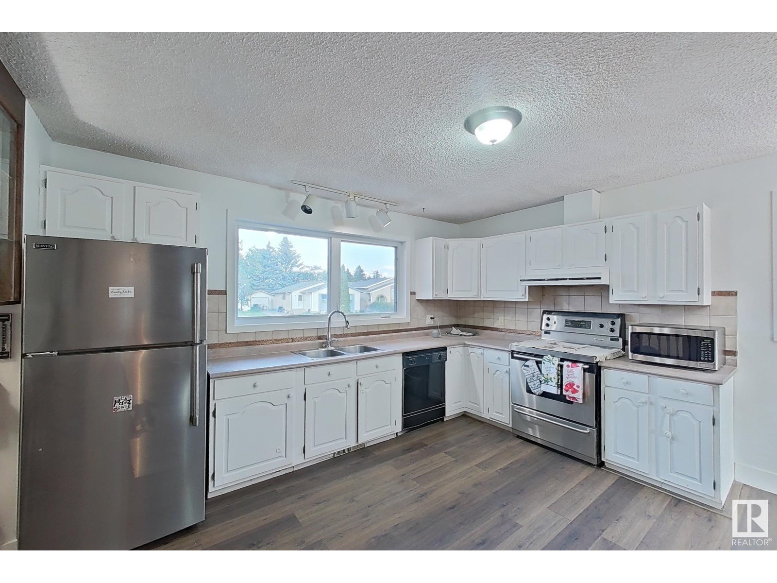 Photo 4 of 1036 38 St Nw, Edmonton AB
