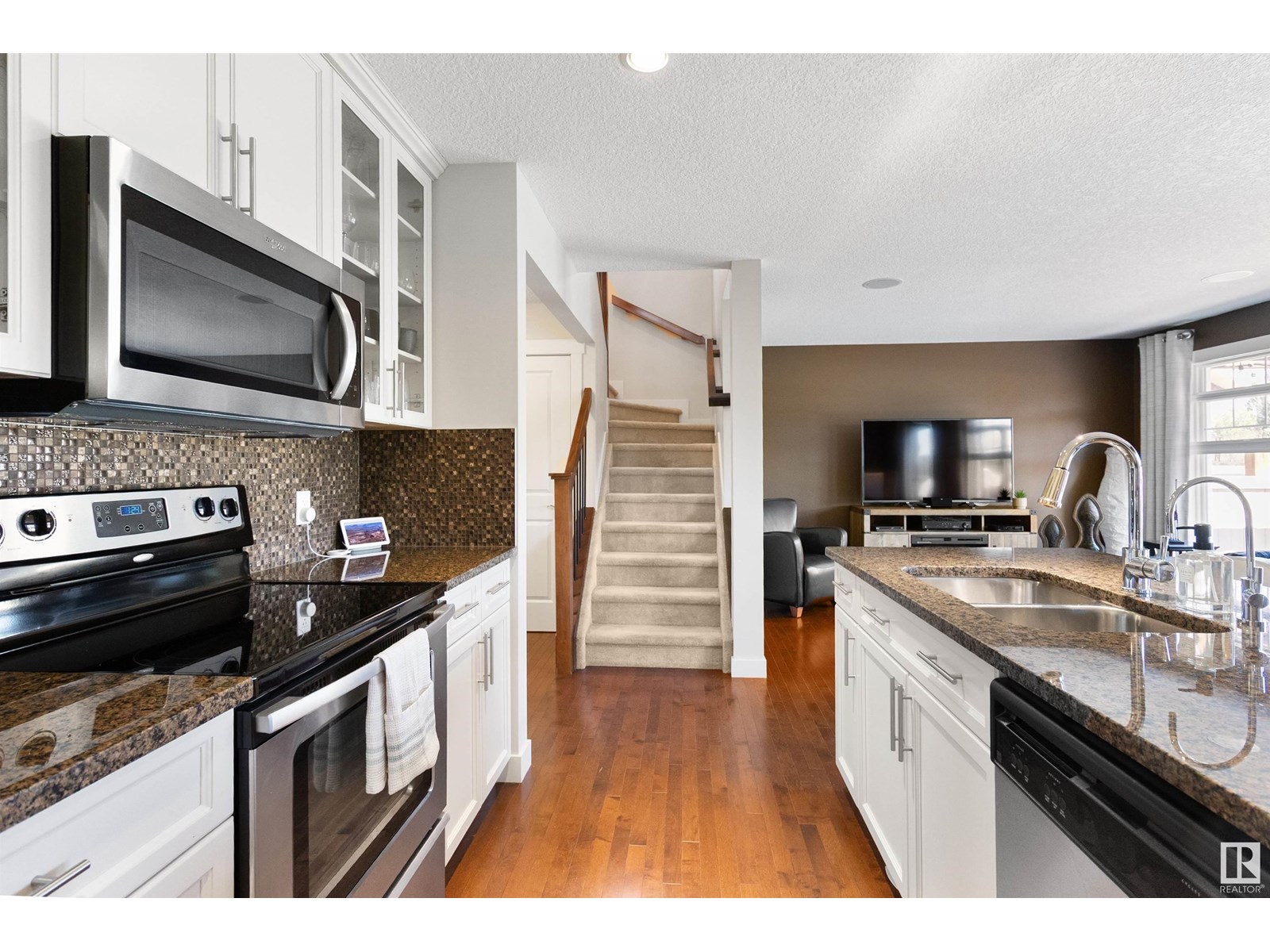 Photo 10 of 3709 Alexander Cr Sw Sw, Edmonton AB
