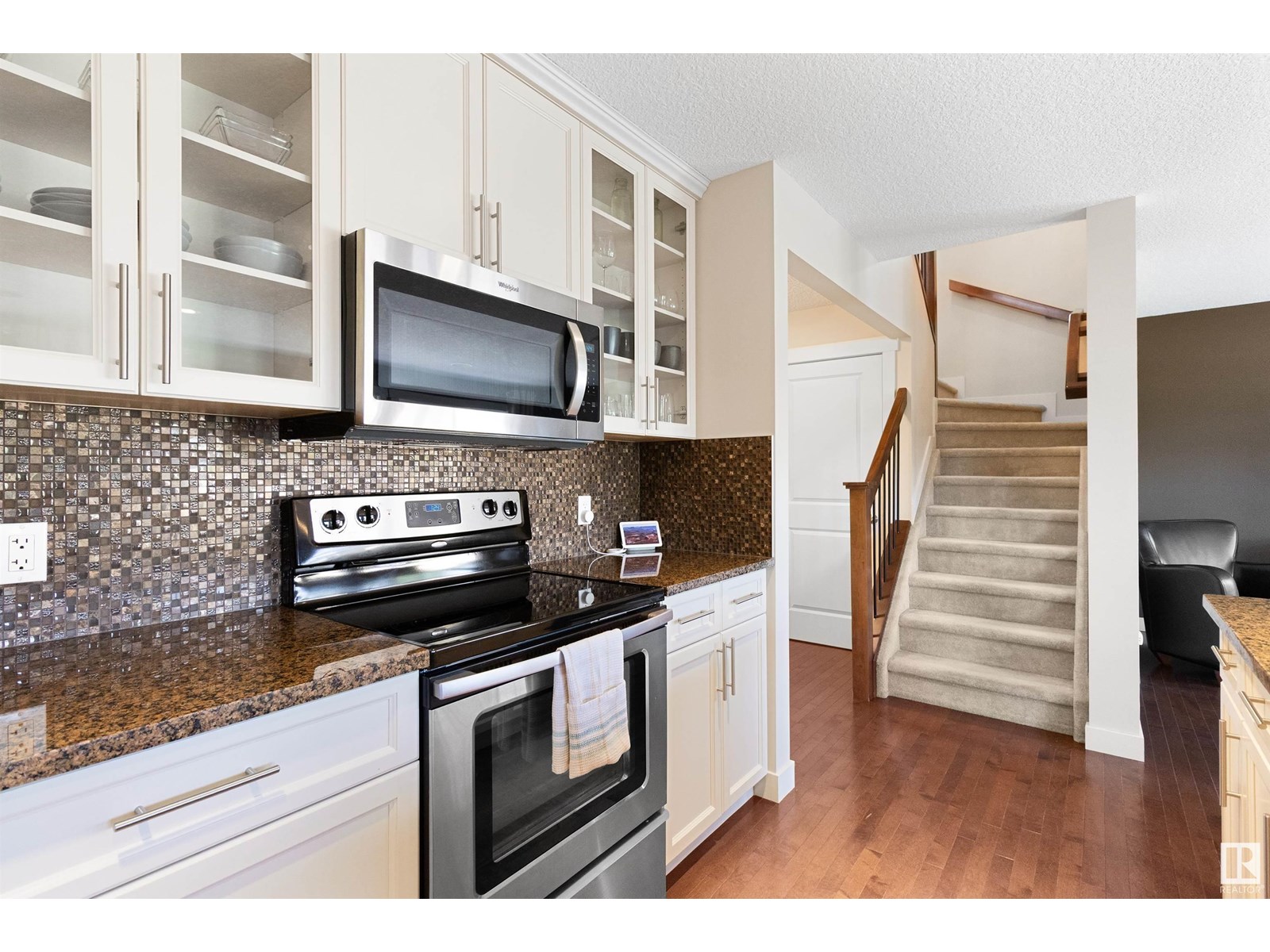 Photo 11 of 3709 Alexander Cr Sw Sw, Edmonton AB