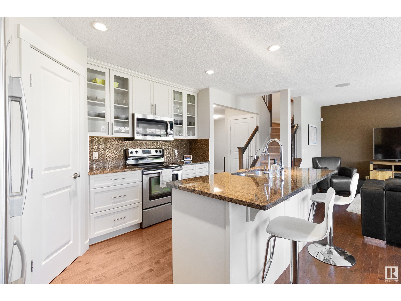 Photo 12 of 3709 Alexander Cr Sw Sw, Edmonton AB