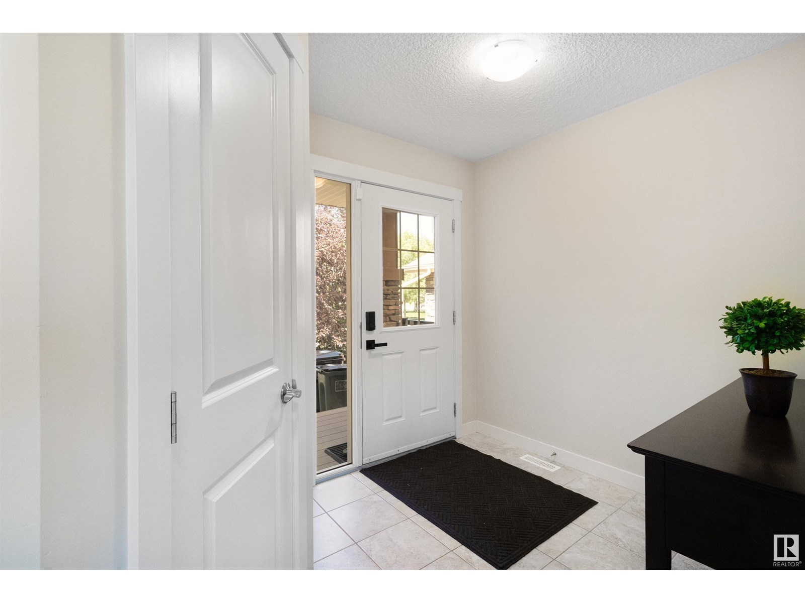 Photo 5 of 3709 Alexander Cr Sw Sw, Edmonton AB