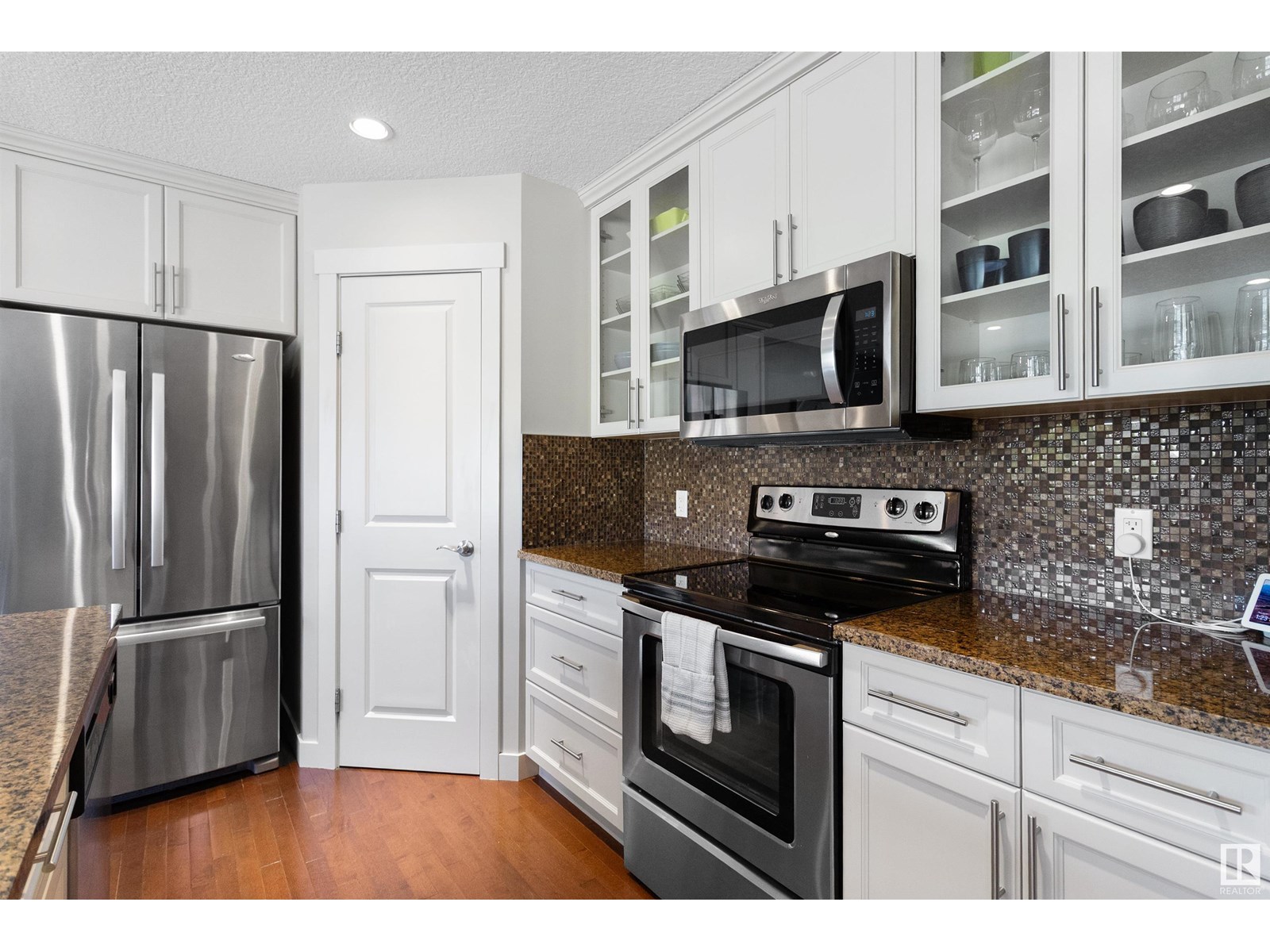 Photo 9 of 3709 Alexander Cr Sw Sw, Edmonton AB