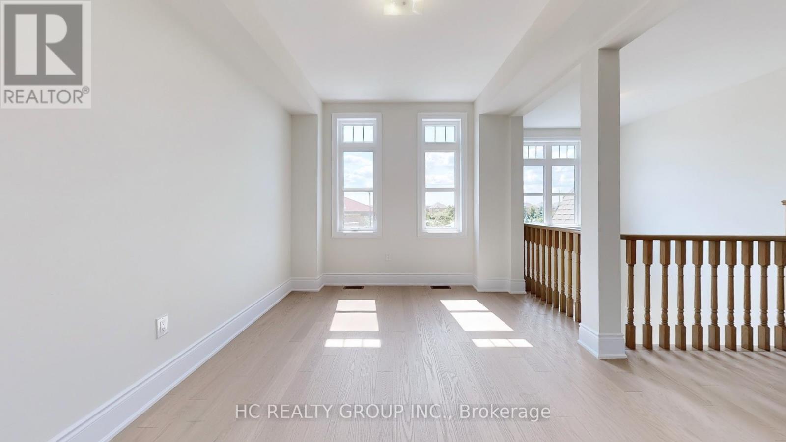 Photo 11 of 24 Foxsparrow Road, Brampton ON