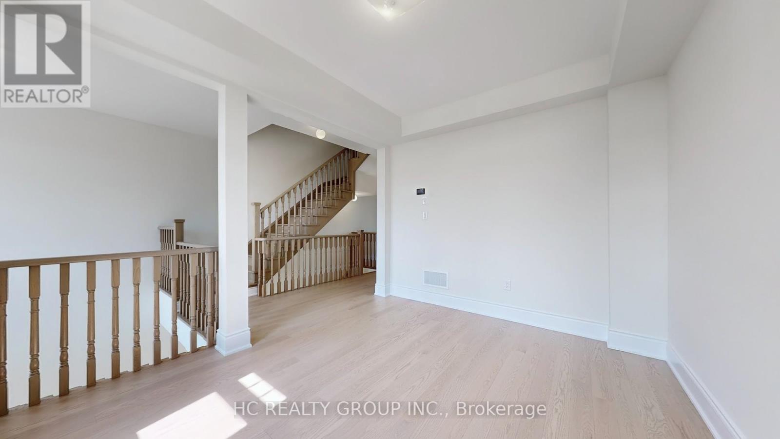 Photo 12 of 24 Foxsparrow Road, Brampton ON