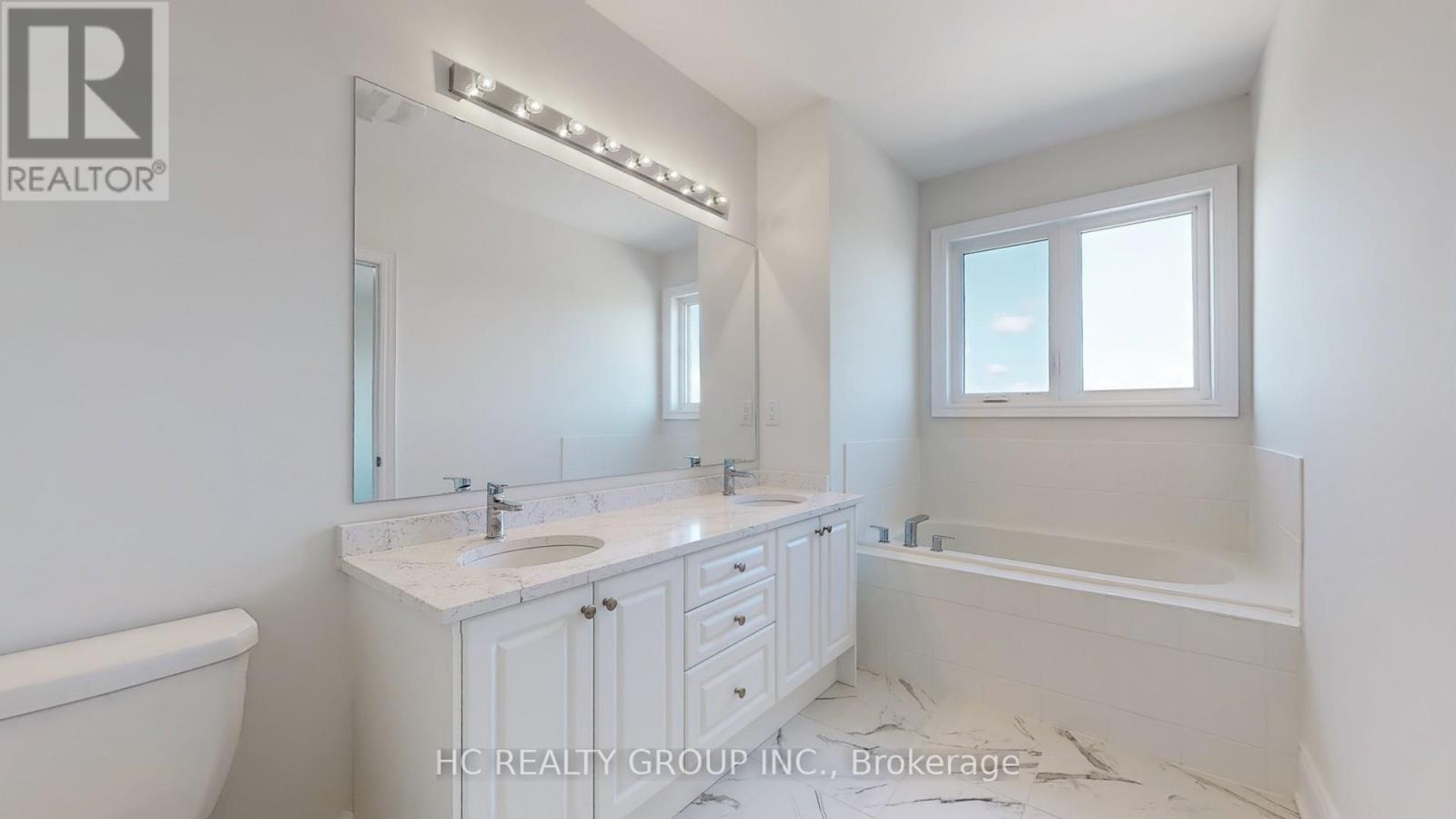 Photo 16 of 24 Foxsparrow Road, Brampton ON