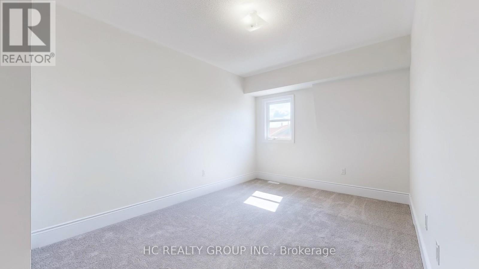 Photo 18 of 24 Foxsparrow Road, Brampton ON