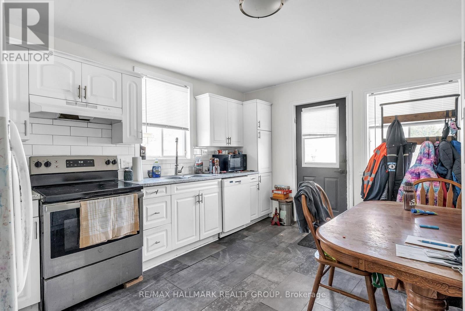 Photo 4 of 334 336 Eleventh Street E, Cornwall ON