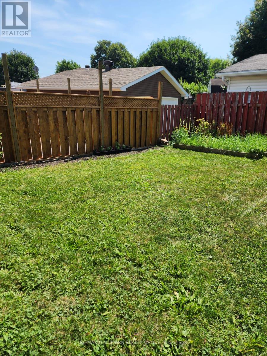 Photo 2 of 334 336 Eleventh Street E, Cornwall ON