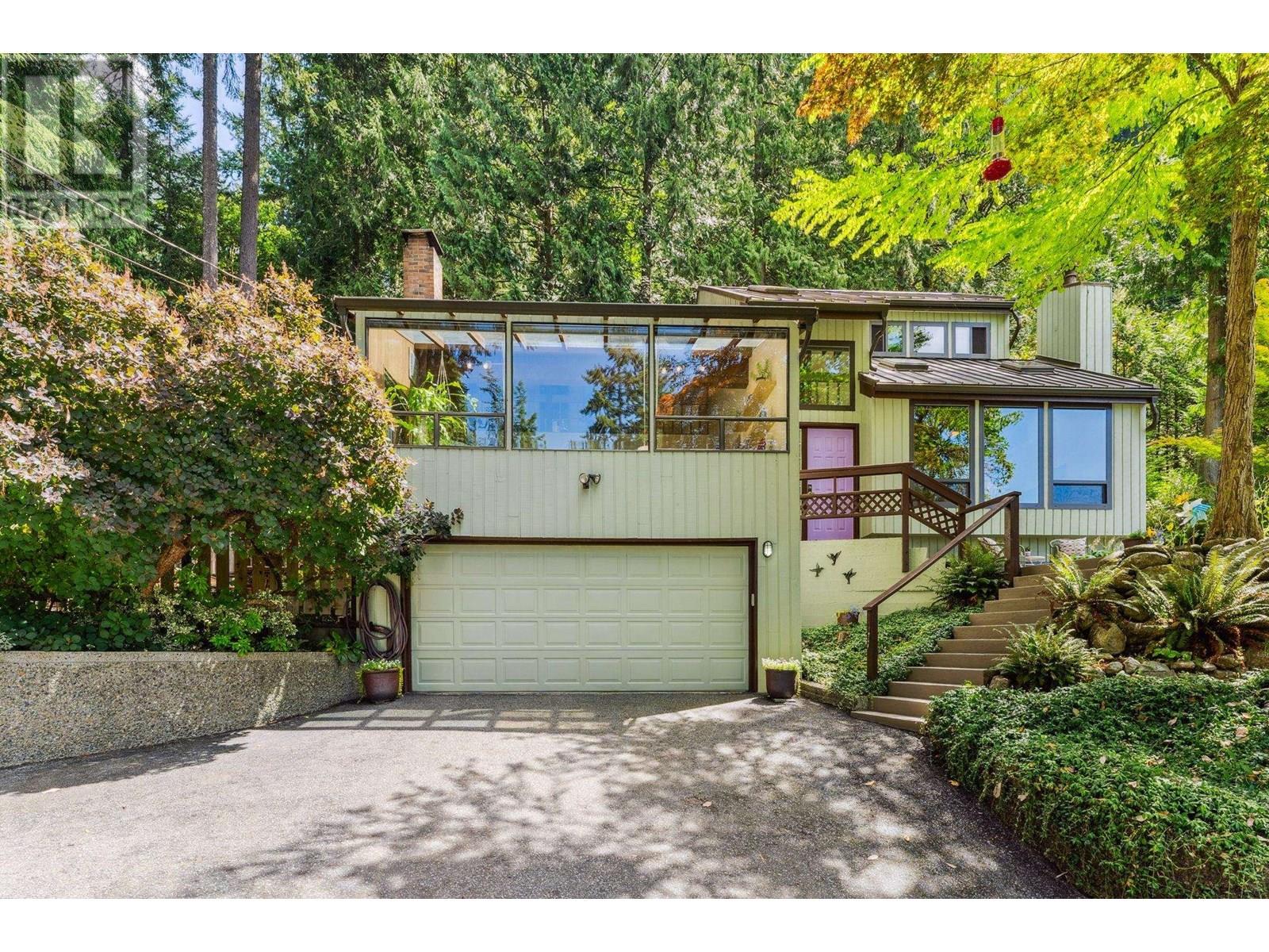 Photo 4 of 385 Oceanview Road, Lions Bay BC