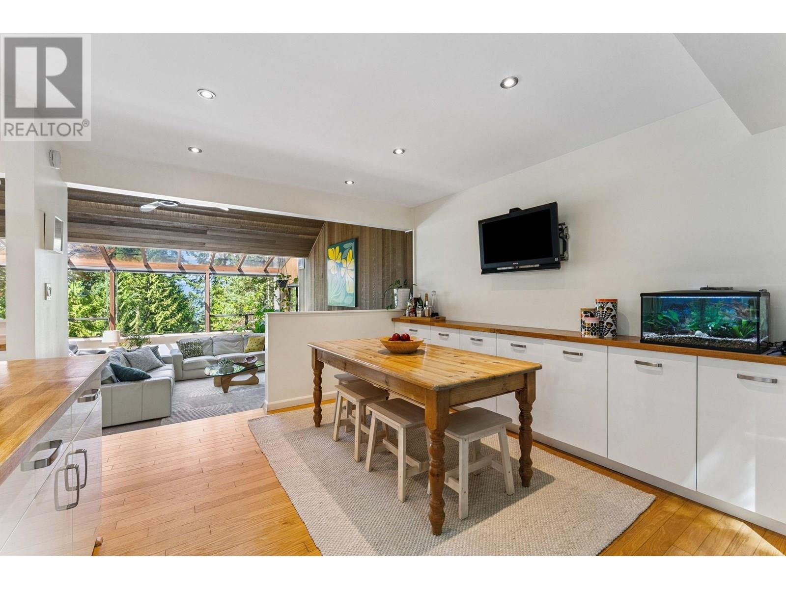 Photo 13 of 385 Oceanview Road, Lions Bay BC