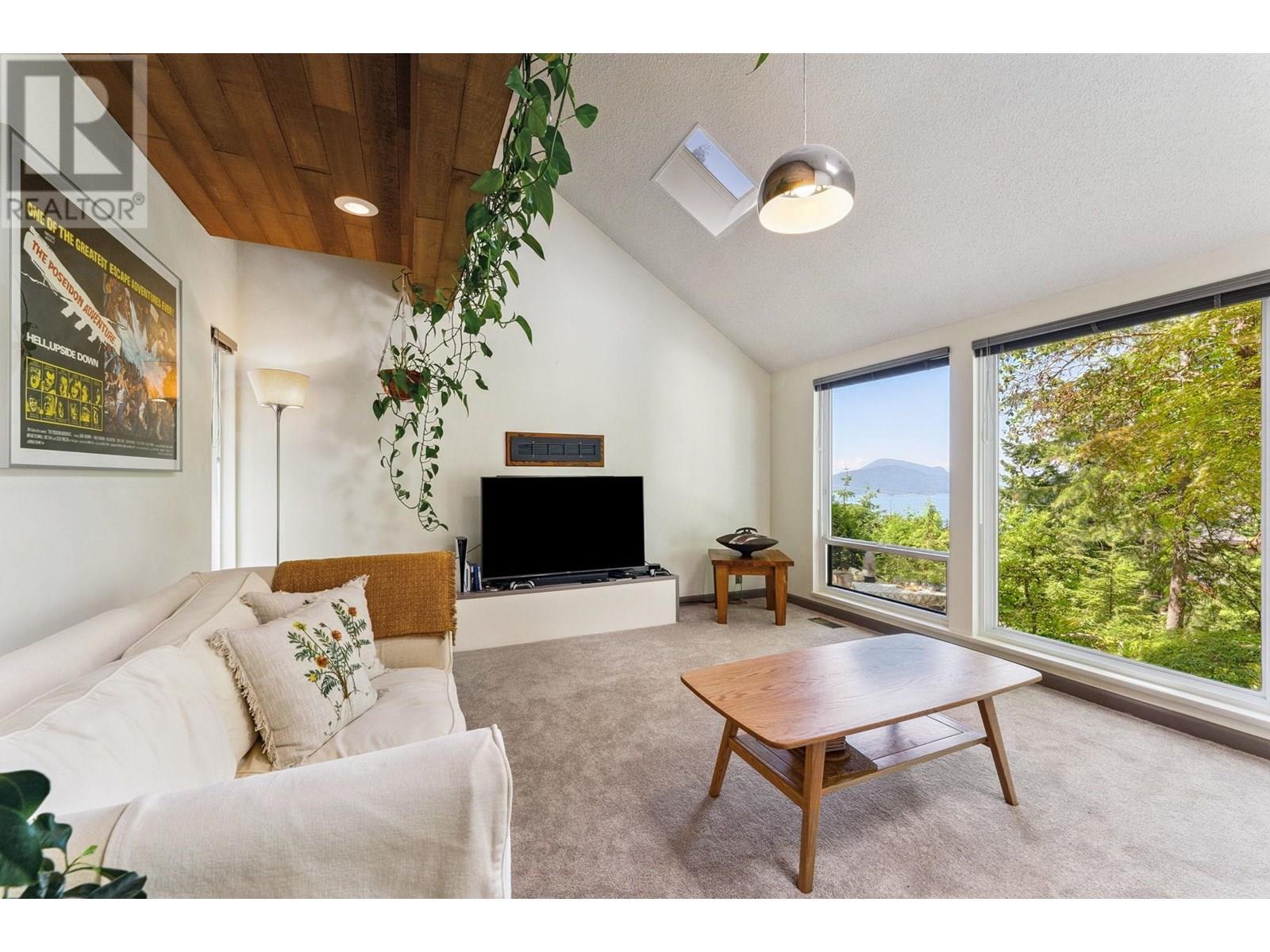 Photo 19 of 385 Oceanview Road, Lions Bay BC