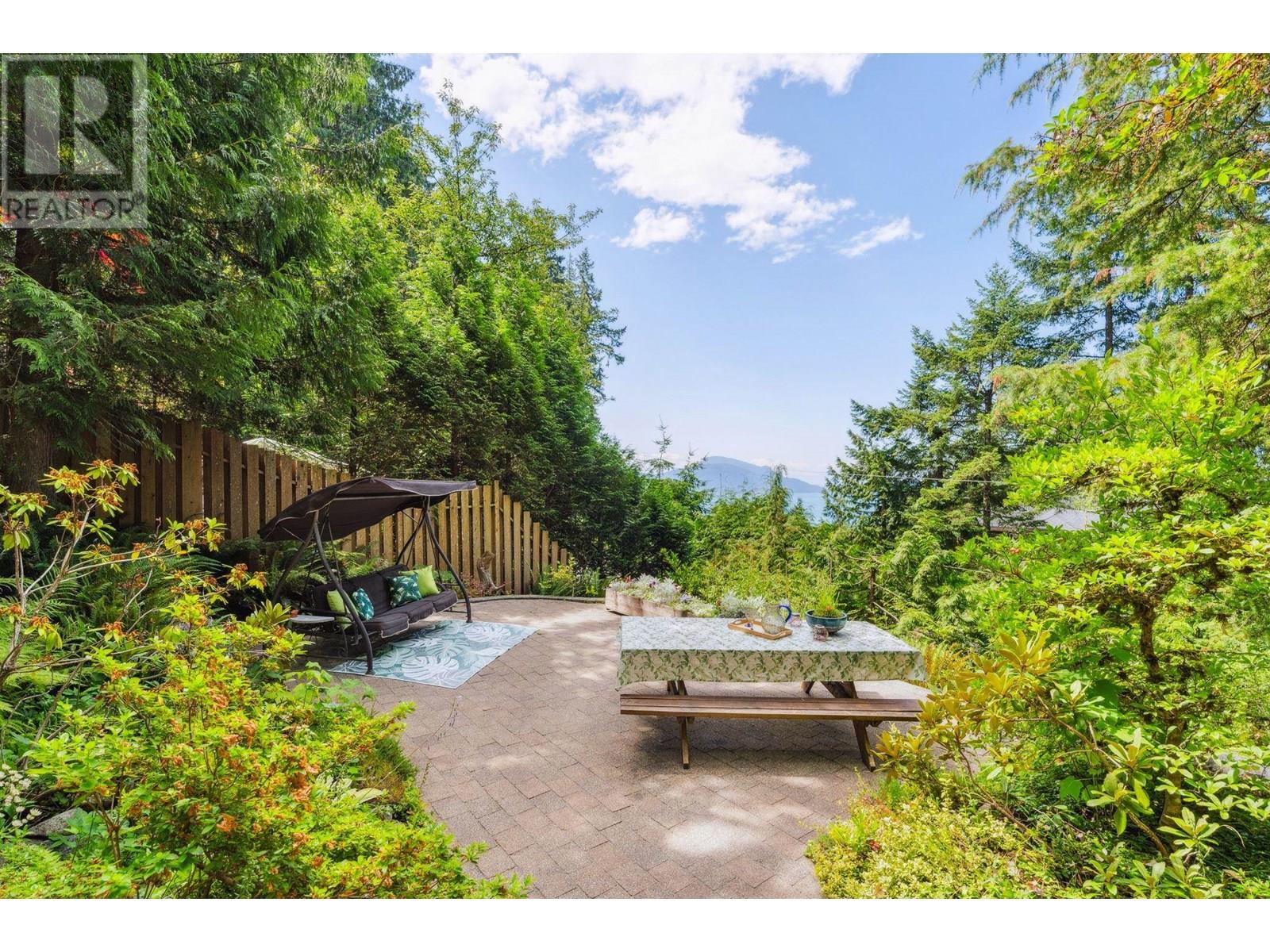 Photo 35 of 385 Oceanview Road, Lions Bay BC