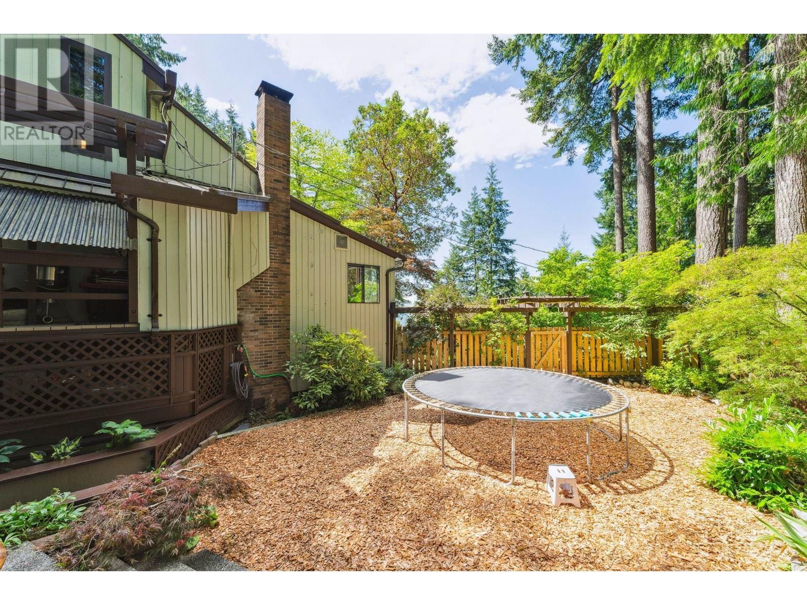 Photo 33 of 385 Oceanview Road, Lions Bay BC