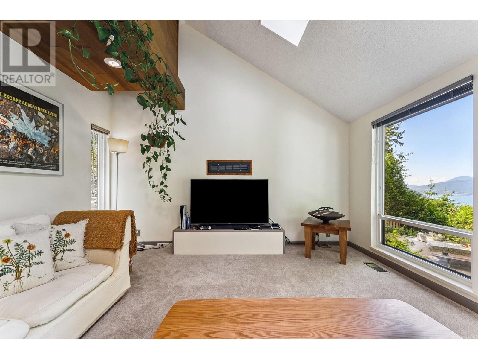 Photo 20 of 385 Oceanview Road, Lions Bay BC
