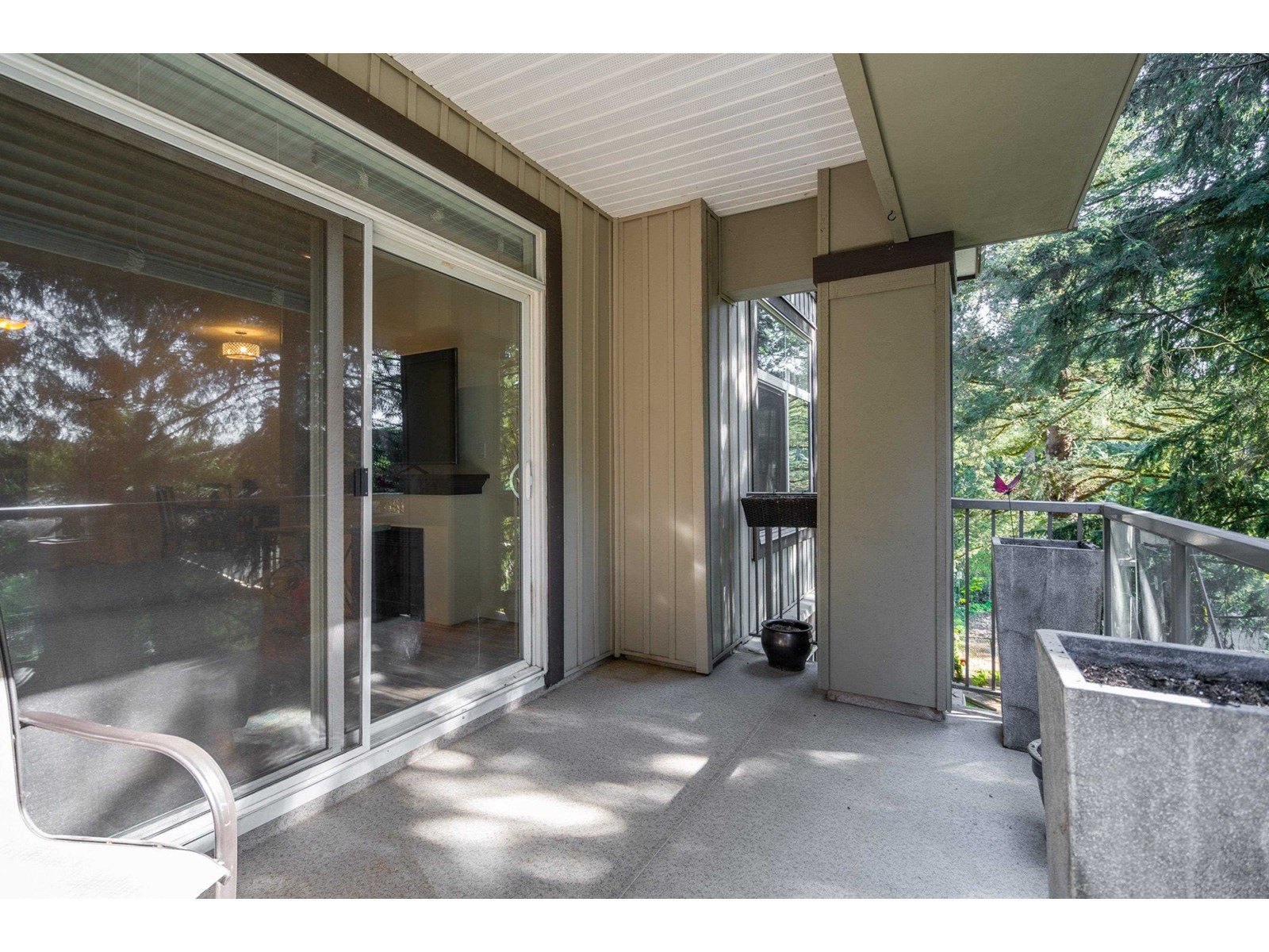 Photo 4 of 309 33318 E Bourquin Crescent, Abbotsford BC