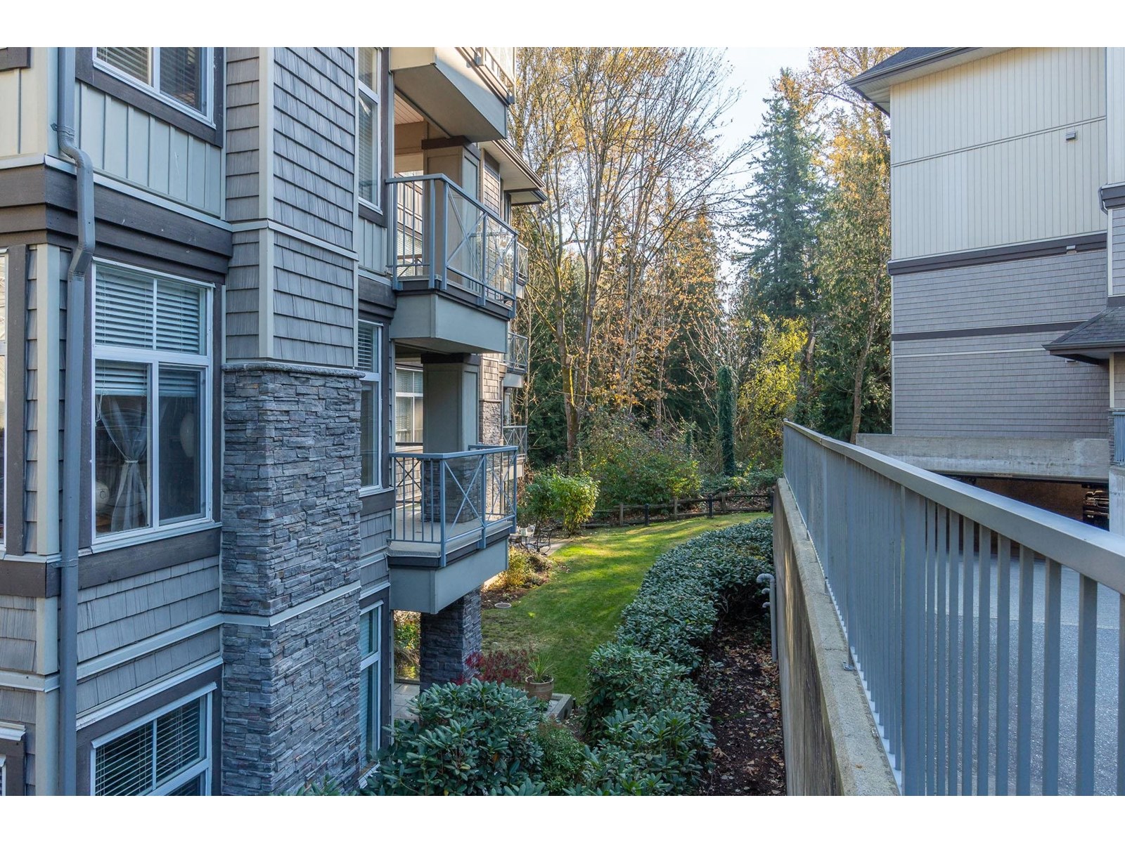 Photo 36 of 309 33318 E Bourquin Crescent, Abbotsford BC