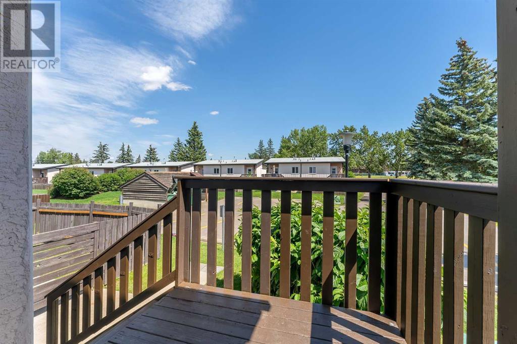 Single Family House Bi-level for Sale in  Oaktree Close SW Oakridge Calgary 