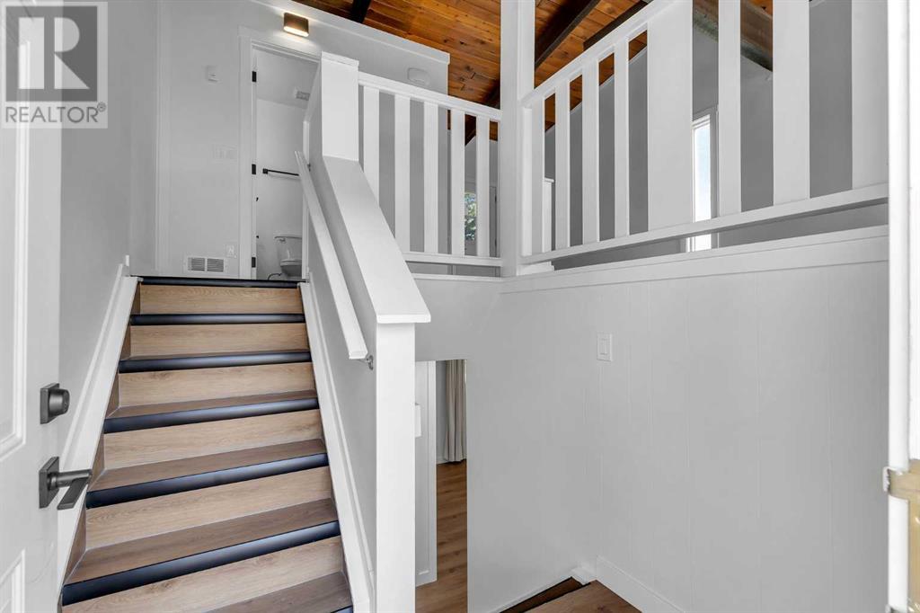 Single Family House Bi-level for Sale in  Oaktree Close SW Oakridge Calgary 