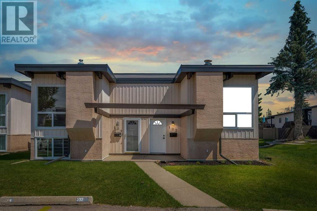 Single Family House Bi-level for Sale in  Oaktree Close SW Oakridge Calgary 