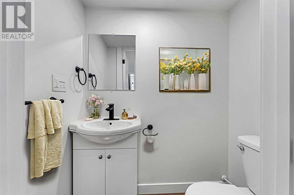 Single Family House Bi-level for Sale in  Oaktree Close SW Oakridge Calgary 