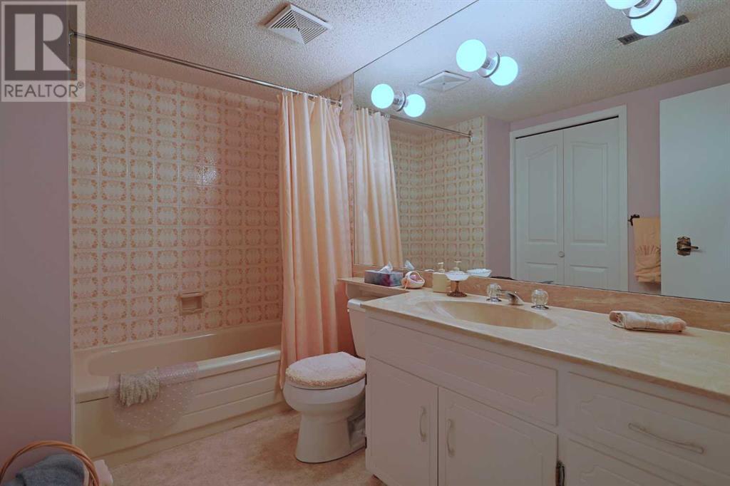 Single Family House for Sale in   Varsity Estates Drive NW Varsity Calgary 