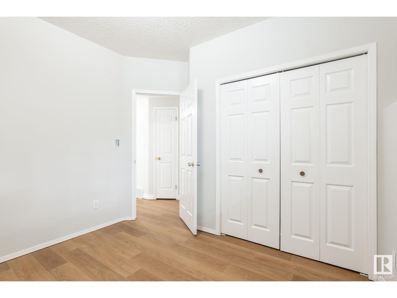 Photo 22 of 2 3311 58 St Nw, Edmonton AB
