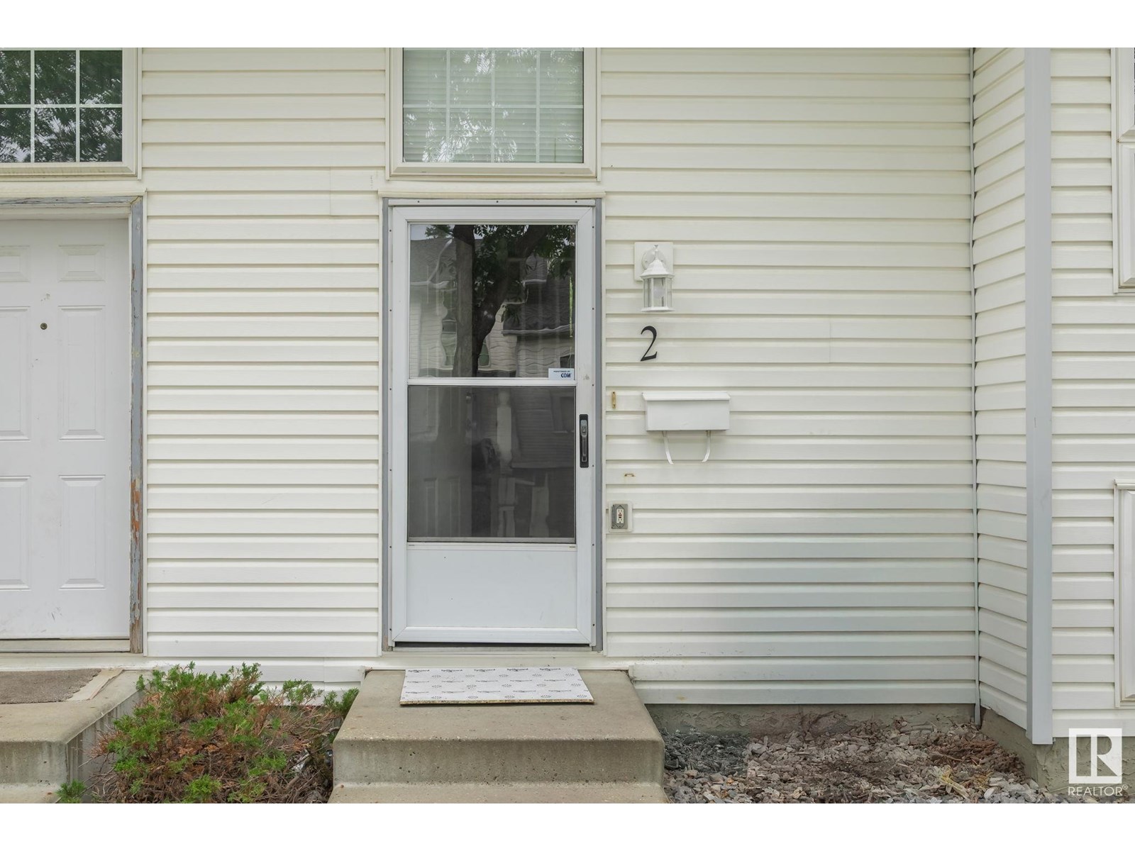 Photo 5 of 2 3311 58 St Nw, Edmonton AB