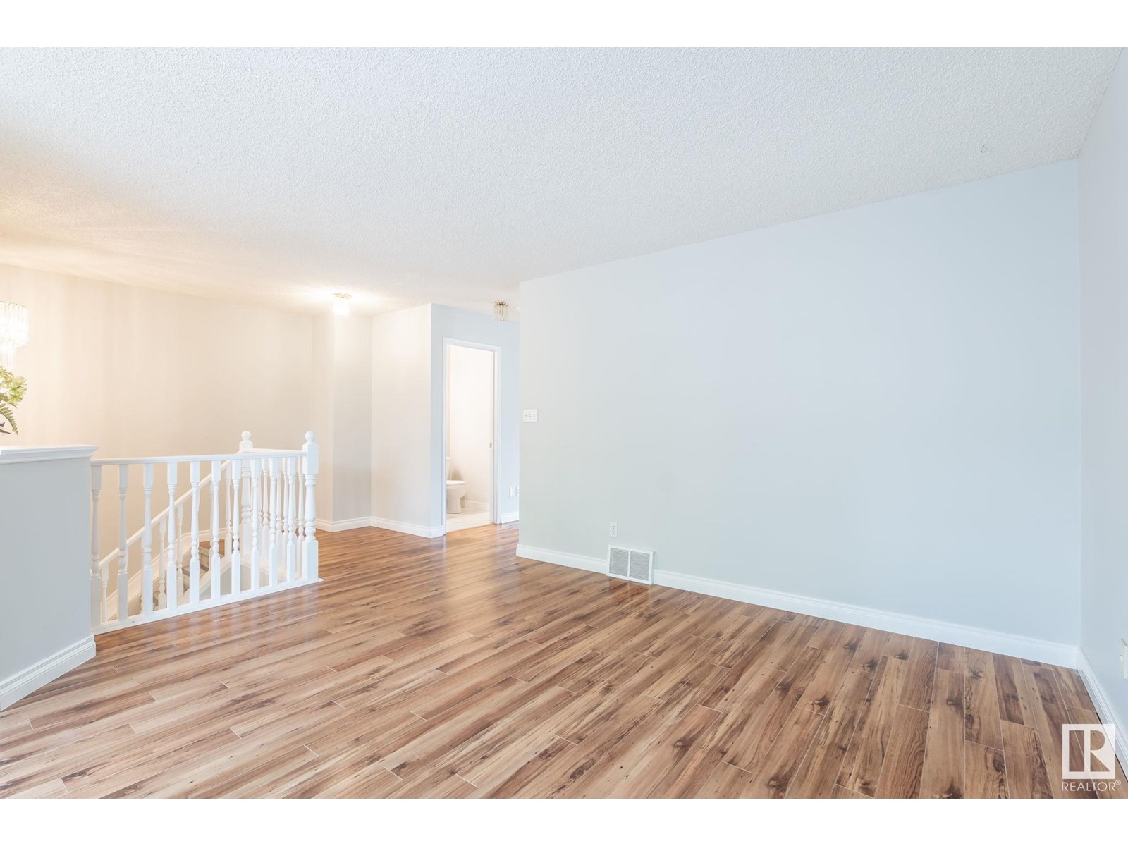 Photo 7 of 2 3311 58 St Nw, Edmonton AB
