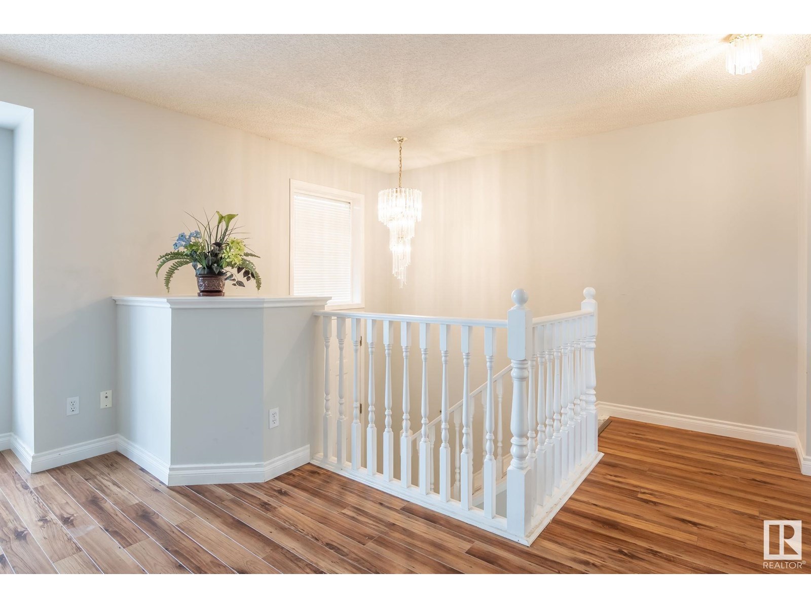 Photo 8 of 2 3311 58 St Nw, Edmonton AB