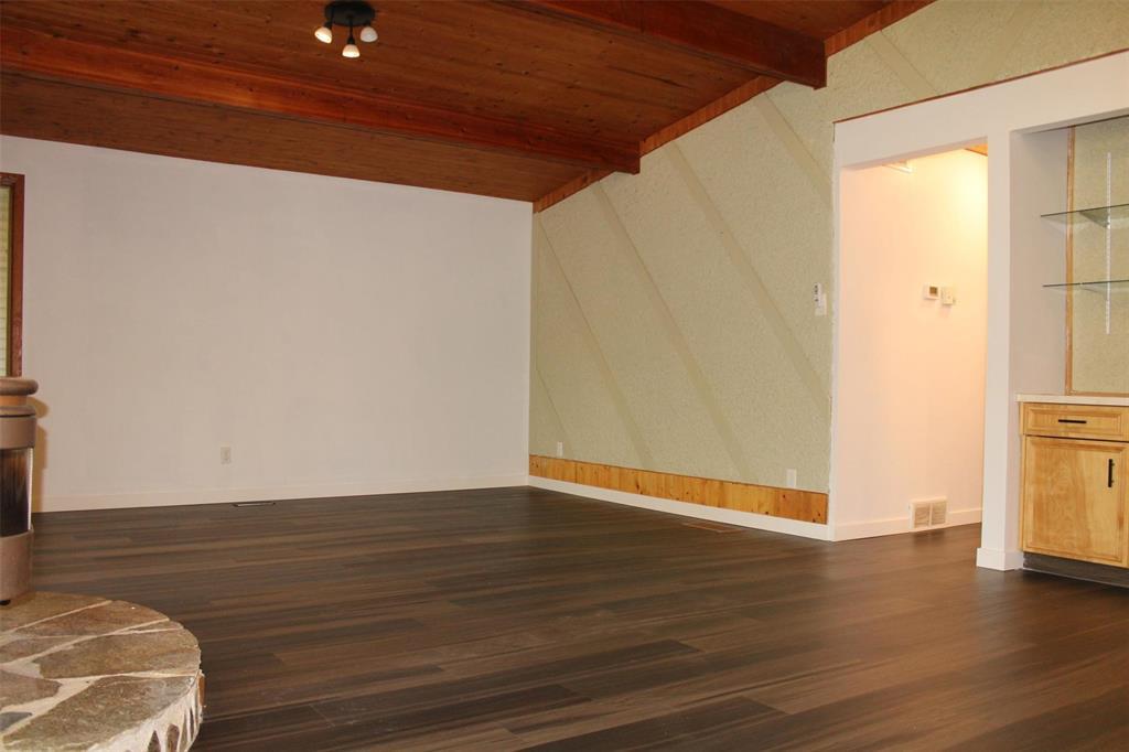 Photo 3 of 14 Westshore Road, Gimli Rm MB