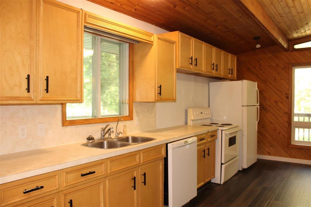 Photo 29 of 14 Westshore Road, Gimli Rm MB