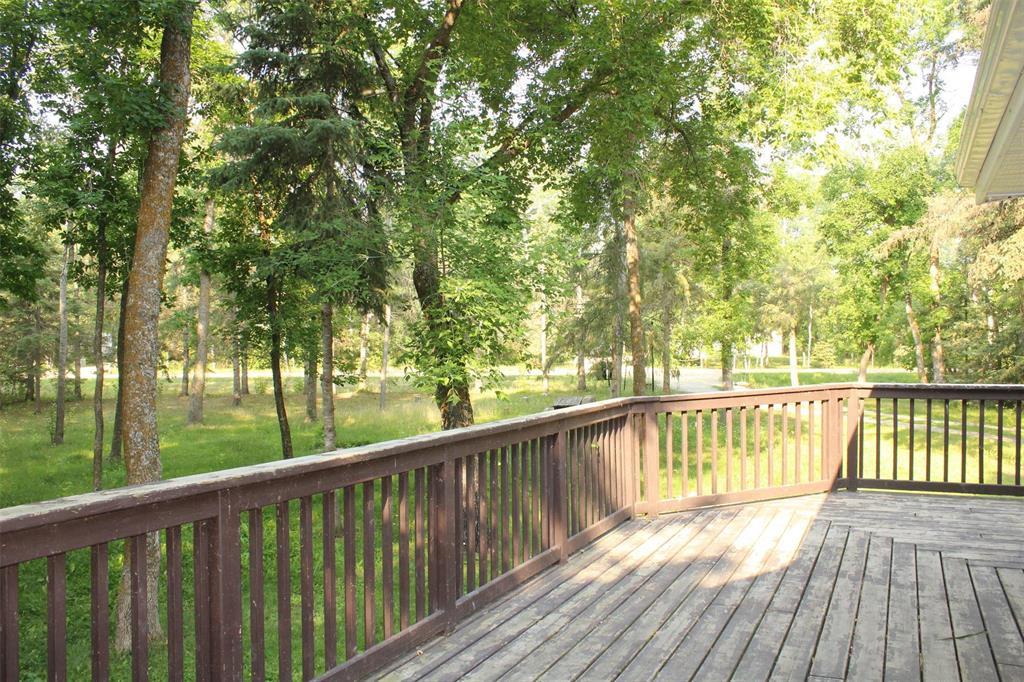 Photo 4 of 14 Westshore Road, Gimli Rm MB