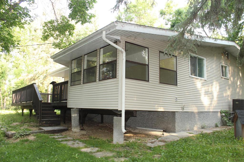 Photo 8 of 14 Westshore Road, Gimli Rm MB