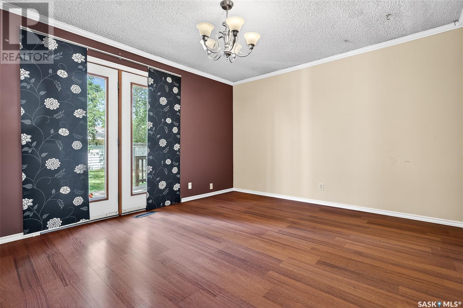 Photo 17 of 430 Ominica Street W, Moose Jaw SK