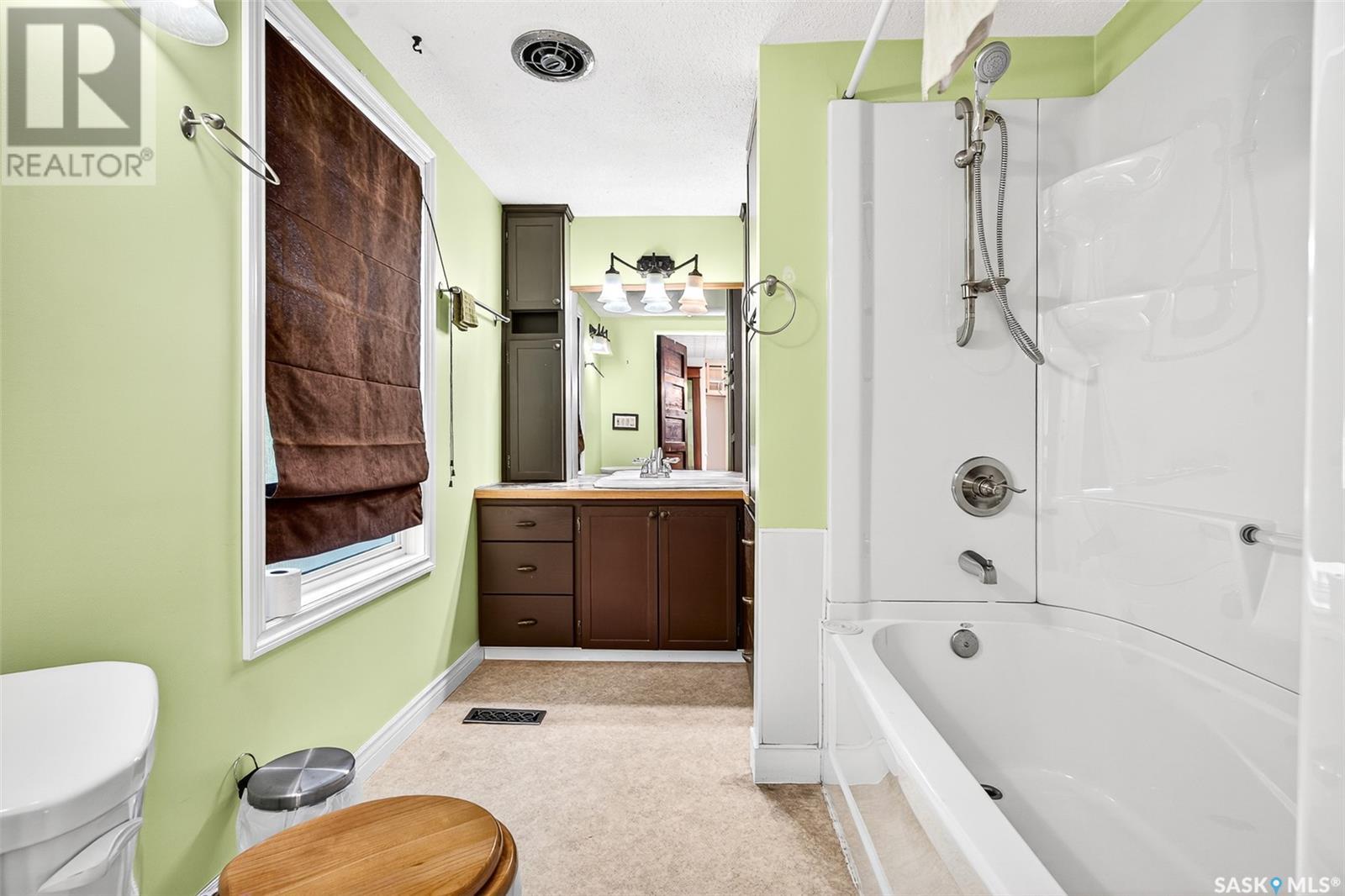 Photo 20 of 430 Ominica Street W, Moose Jaw SK