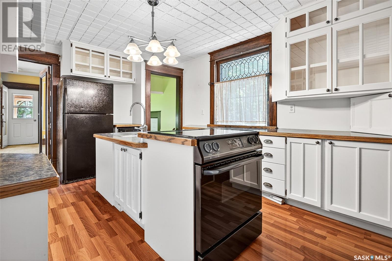 Photo 22 of 430 Ominica Street W, Moose Jaw SK